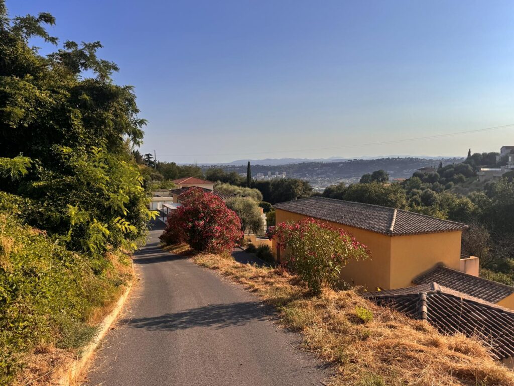 Cadrte naturel préservé sur les hauteurs de Nice pour un séjour au calme à la Villa Horizon